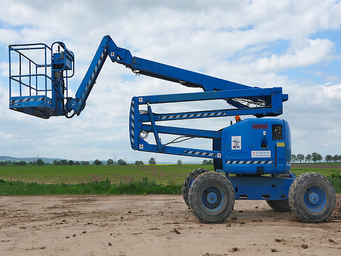 Articulated off-road work platform GENIE Z45 RT