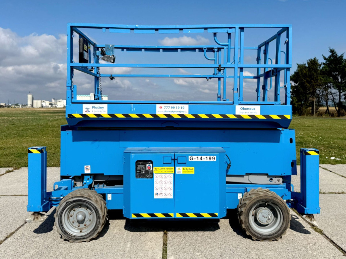 Nůžková terénní plošina GENIE GS 4069 DC