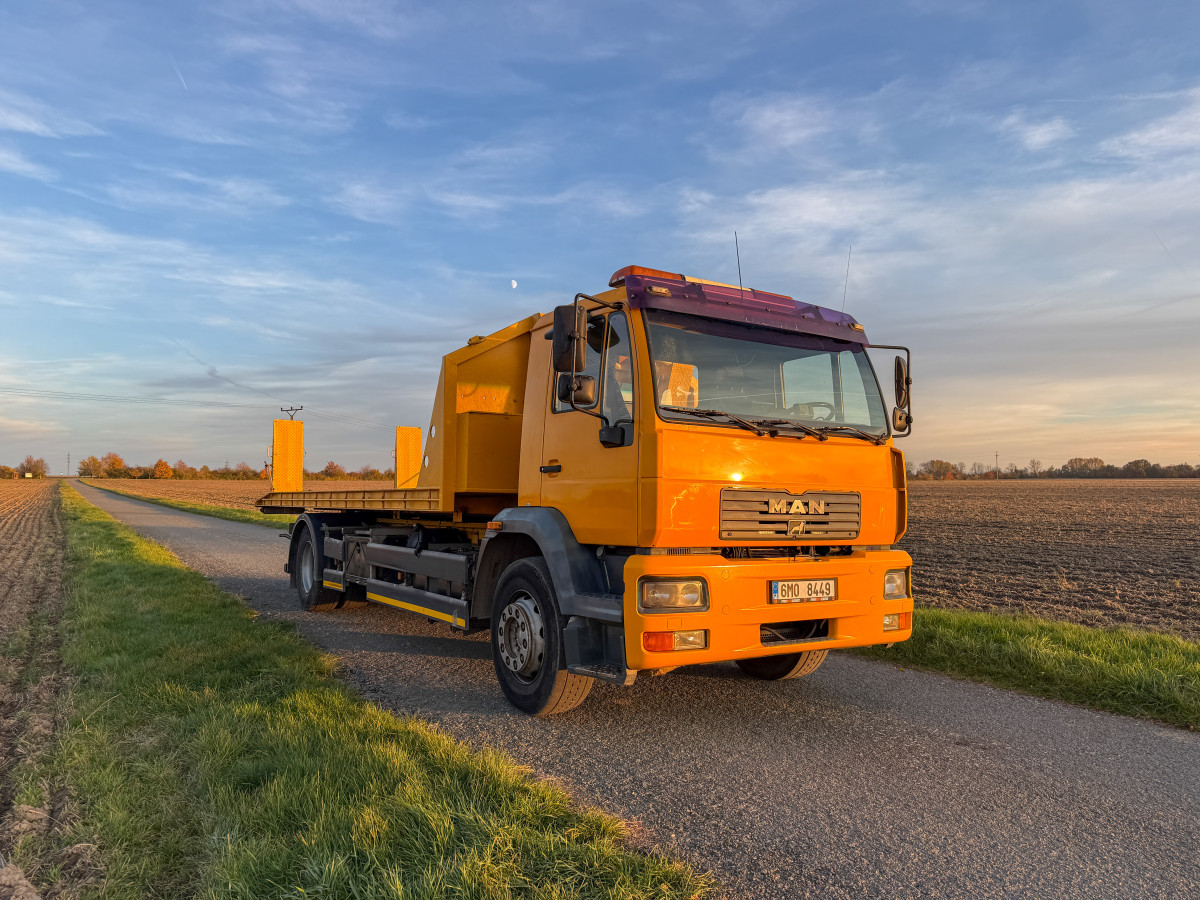 MAN 18.285 18T nosič kontejneru, odtahovka odpočet DPH