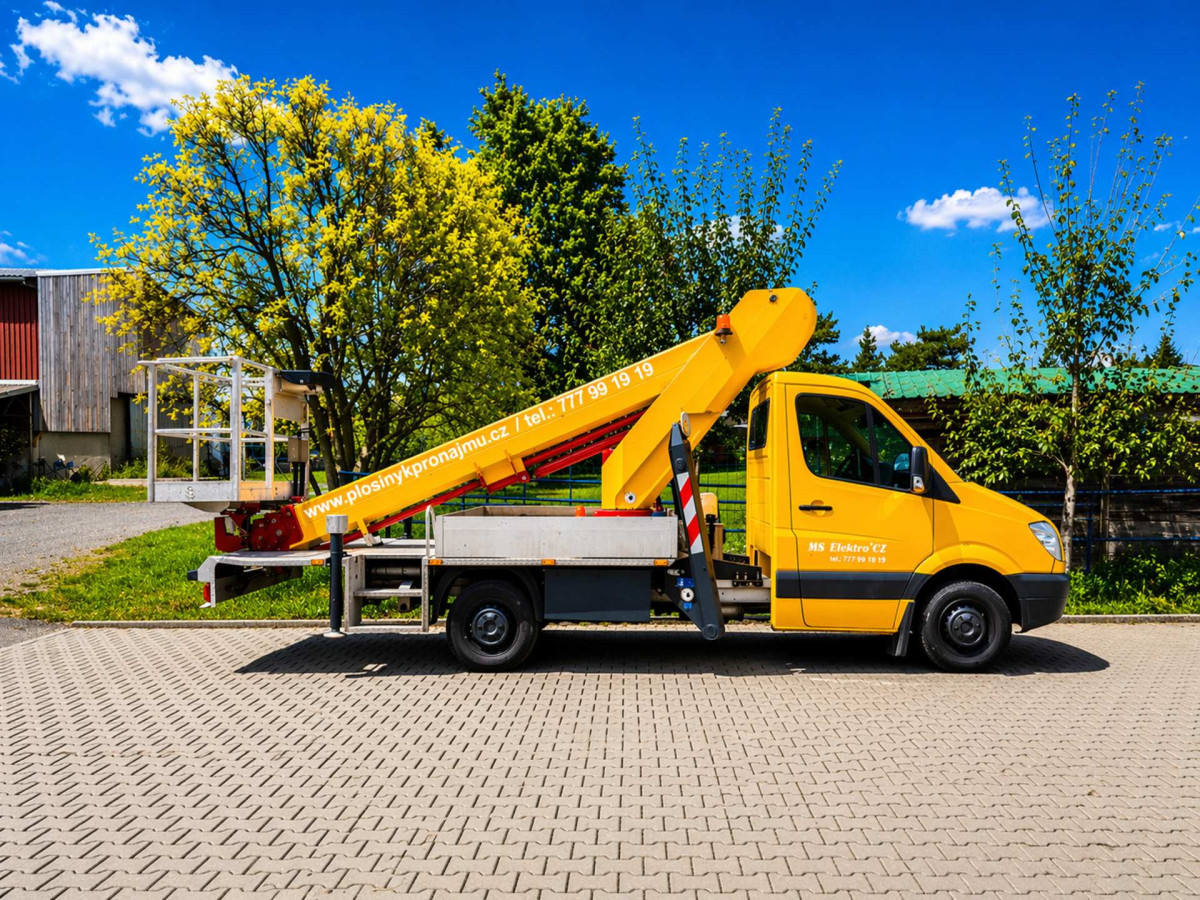 Automobilové pracovní plošiny